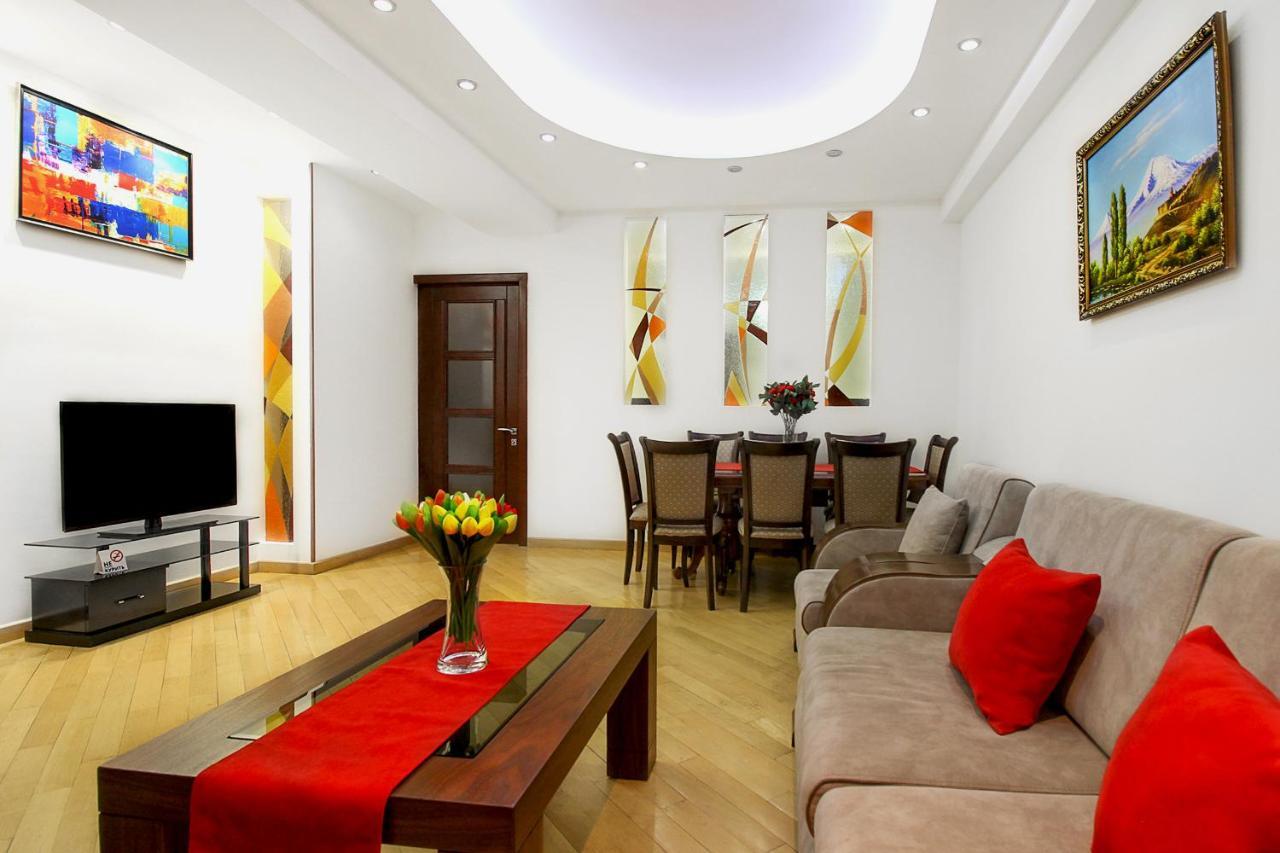 3 Bedroom Apartment Near Republic Square Yerevan Exterior photo